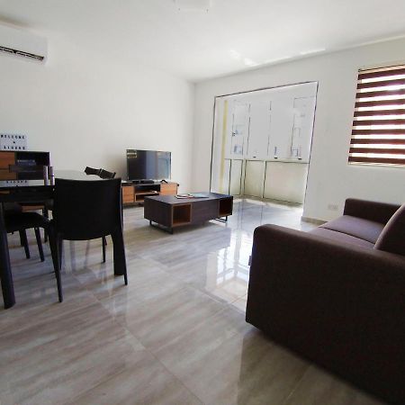 F7 Room 2, Private Bedroom Two Single Beds Shared Bathroom In Shared Flat Msida Exterior photo