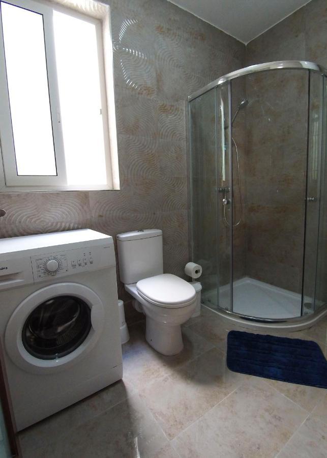 F7 Room 2, Private Bedroom Two Single Beds Shared Bathroom In Shared Flat Msida Exterior photo
