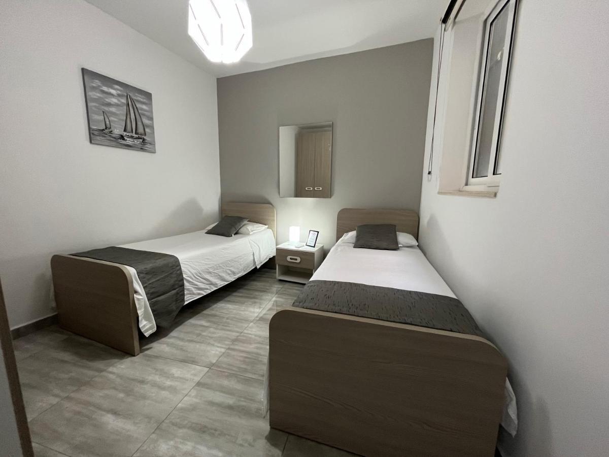 F7 Room 2, Private Bedroom Two Single Beds Shared Bathroom In Shared Flat Msida Exterior photo
